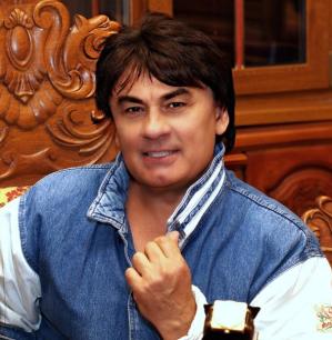 Александр Серов